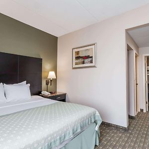 One-Bedroom King Room Mobility Access or Non-Smoking